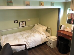 Single Room, City View | Iron/ironing board, free WiFi - Hostel Seoul (Seoul)