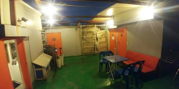 Outdoor dining - Hostel Seoul (Seoul)