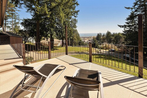 2BR Forrest Ground Level Suite in Colwood Home