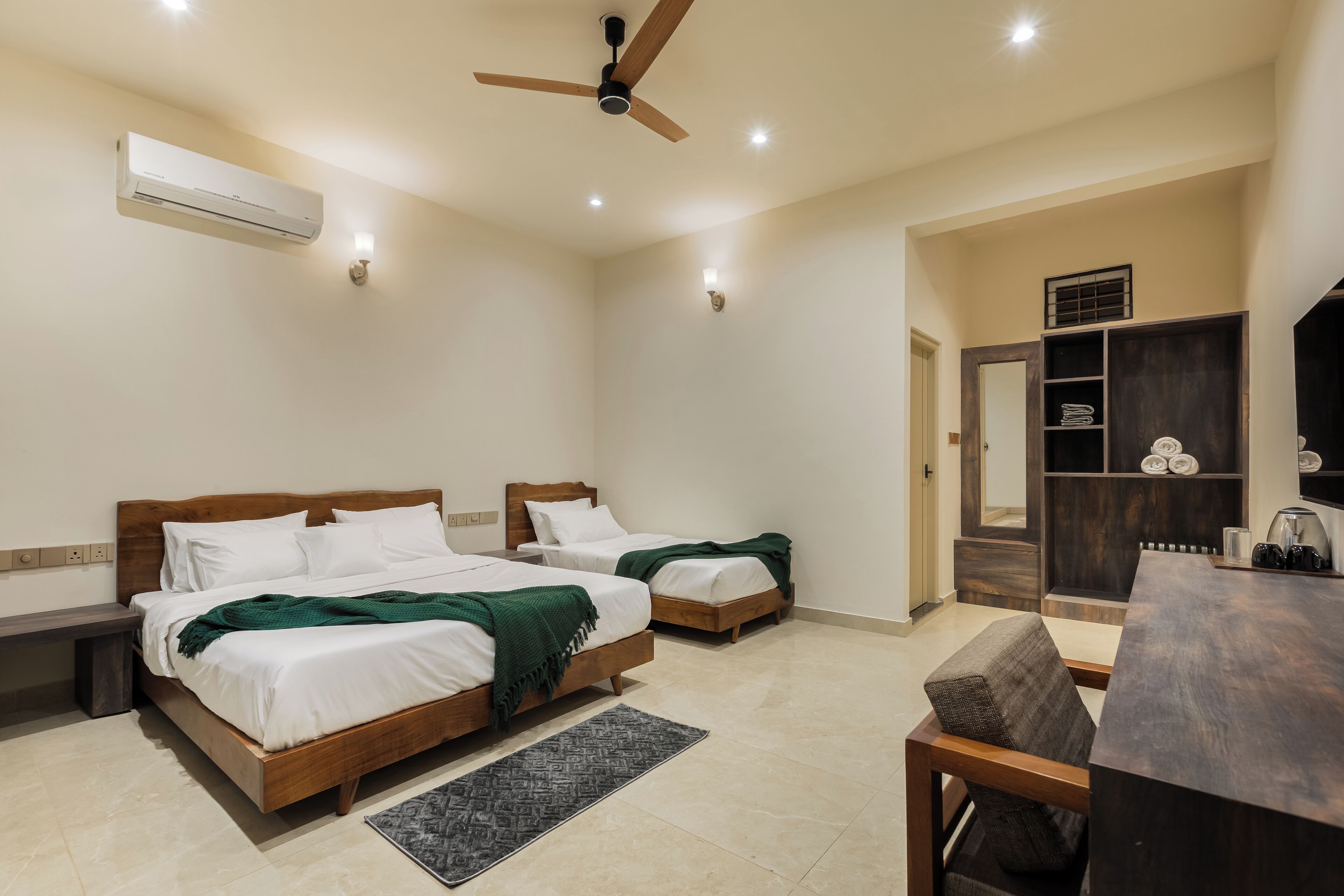 Familie-dobbeltværelse - balkon - udsigt til pool | Værelsesfacilitet