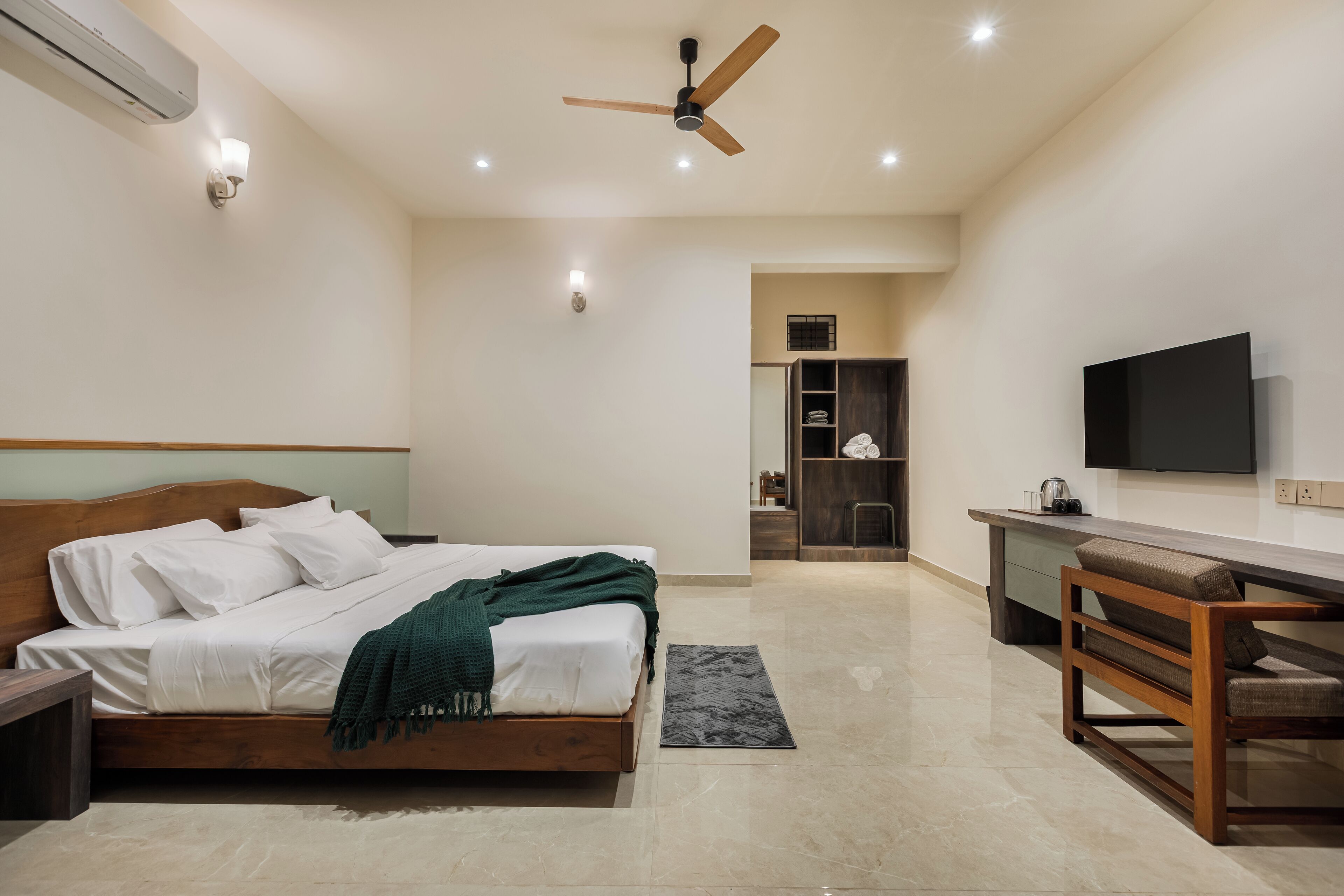 Deluxe-dobbeltværelse - balkon - udsigt til pool | Skrivebord, arbejdsområde til bærbare computere, gratis Wi-Fi