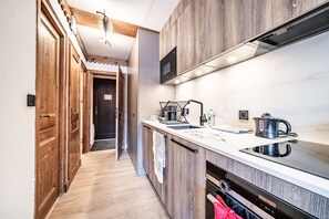 Kühlschrank, Mikrowelle, Ofen, Geschirrspüler