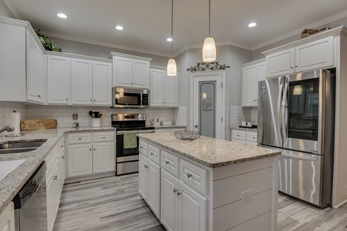 Argo House - Comfortable 3BR Aiken Home w/ King & Queen Beds. Private backyard.