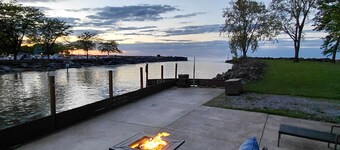 Lakefront 1928 Log Cabin w/ Sauna, Docking, Fishing, Patio, Big Yard & Balcony