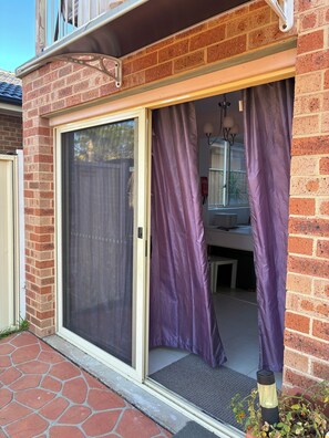 تفاصيل الفندق من الخارج