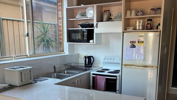 Private kitchen - Pearly shells central Nelson Bay. (Nelson Bay)