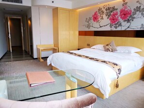 Habitación básica doble | Espacio para trabajar con un portátil y sistema de insonorización