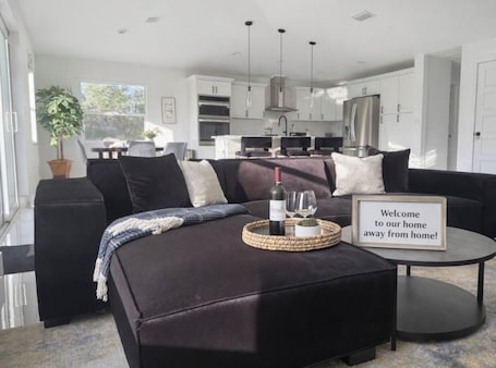 Interior. Private 2-Acre Luxury Retreat 3BR LEGOLAND 30 Miles
