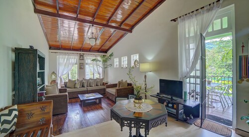 4 Bedroom Villa in the Scenic Hills of Hanthana, Kandy
