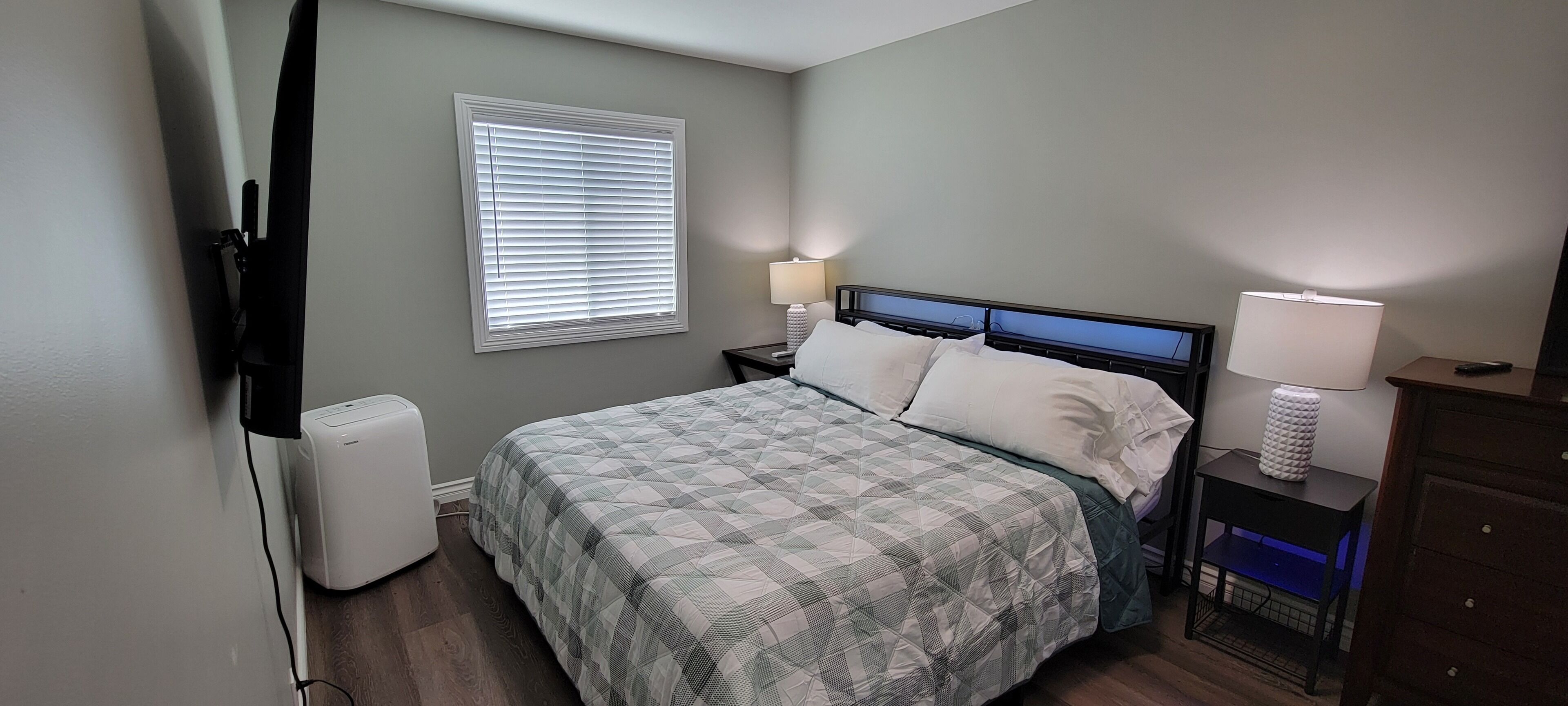 1 soverom, strykejern/-brett, wi-fi (inkludert) og sengetøy