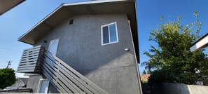 Exterior - NO SERVICE CHARGE - Cozy & Modern 1-Bedroom Getaway in El Monte (El Monte)