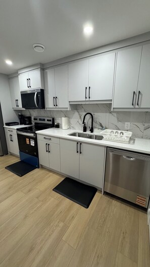 Refrigerador, microondas, horno, placa de cocina
