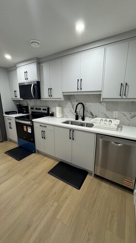 NW Calgary Retreat | Near Banff & Downtown | Family-Friendly