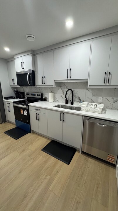 NW Calgary Retreat | Near Banff & Downtown | Family-Friendly