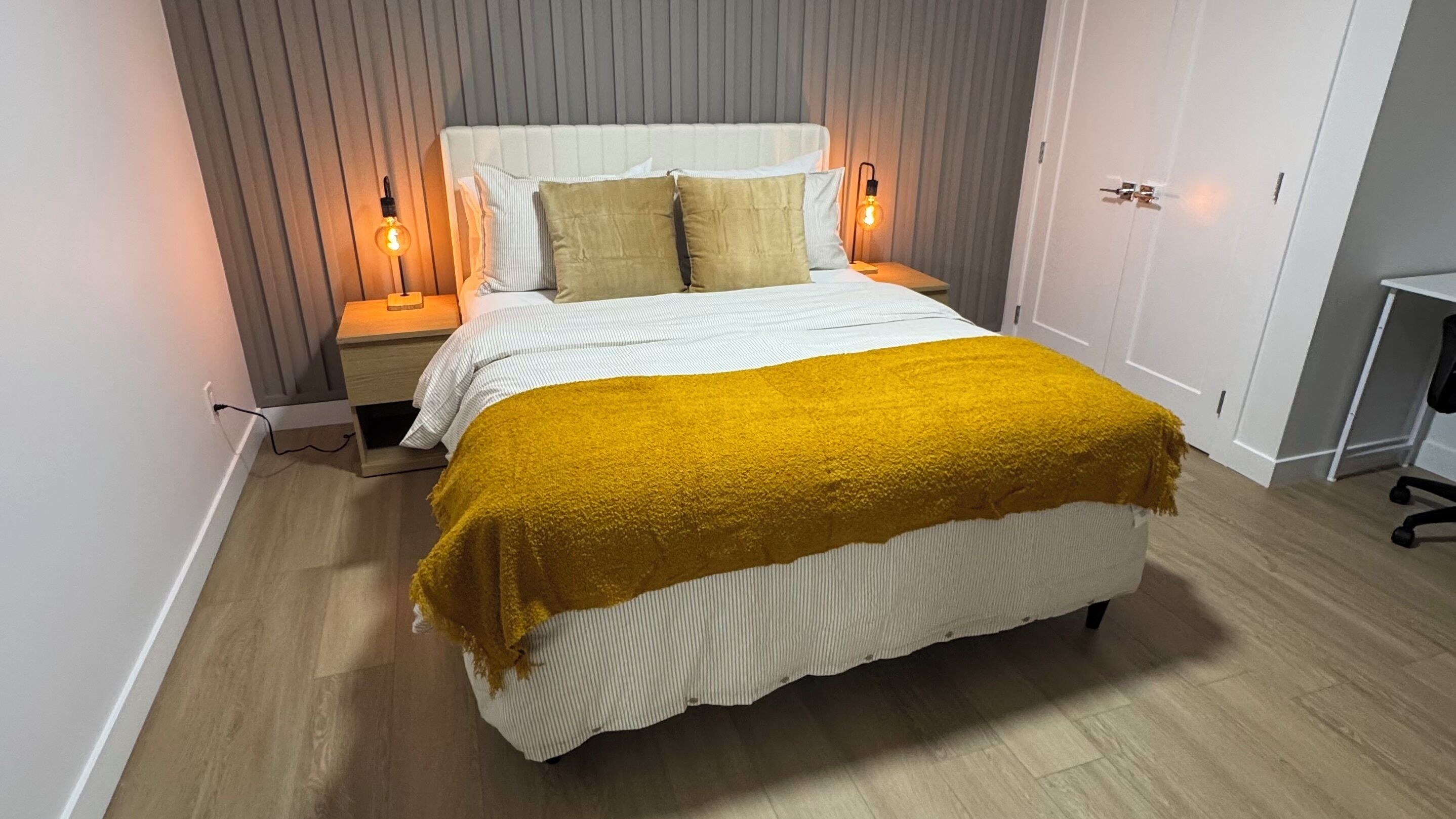 1 Schlafzimmer, Schreibtisch, Bügeleisen/Bügelbrett, Reisekinderbett