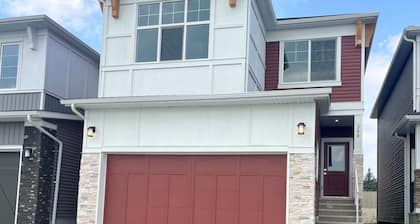 NW Calgary Retreat | Near Banff & Downtown | Family-Friendly