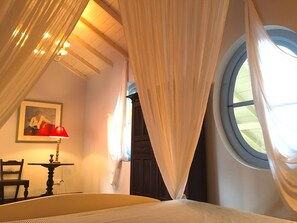 Deluxe Quadruple Room, Mezzanine | Individually decorated, individually furnished, soundproofing, free WiFi - Le Jardin du Fort - Boutique Hotel (Galle)