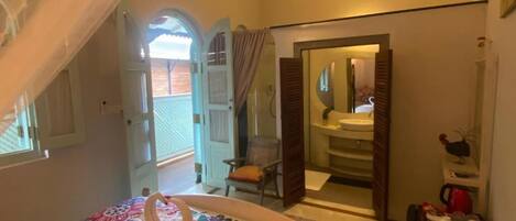 In-room safe, desk, soundproofing, free WiFi