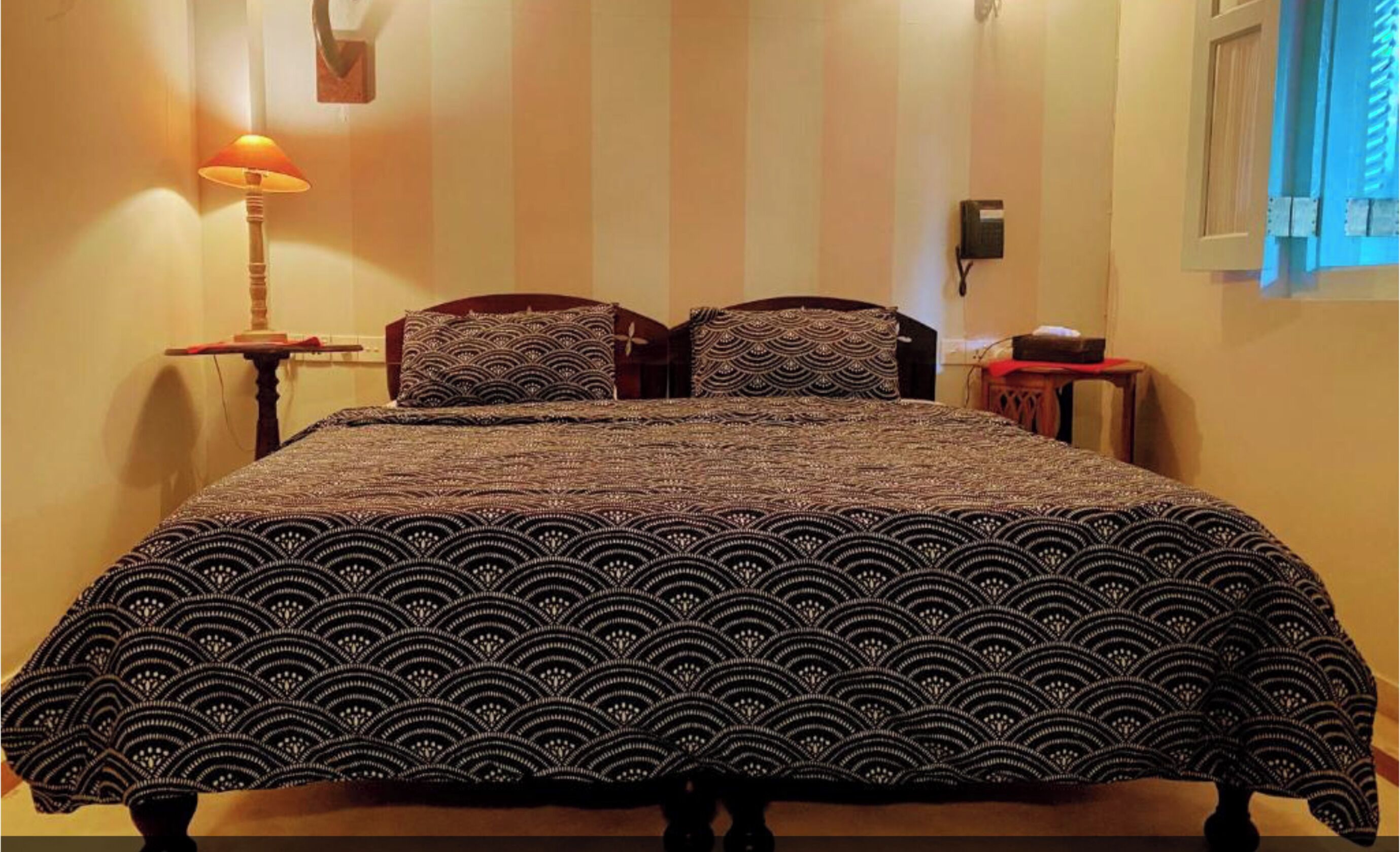 Basic-dobbeltværelse | Pengeskab på værelset, skrivebord, lydisolering, gratis Wi-Fi