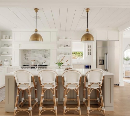 4 bed/5 bath beautiful coastal family home w/water views near airport & Sidney