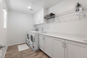 Interior - Family-Friendly 4BR Murrieta Home with A/C, Garage & Quiet Cul-de-Sac (Murrieta)