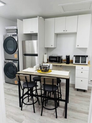 Dining - Renton’s most peaceful neighborhood - Comfort & Quiet (Renton)
