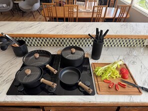 Dining - Lake Haus 59 : Family-friendly 2bed/2ba, Full Kitchen + Lake View Deck (Friant)