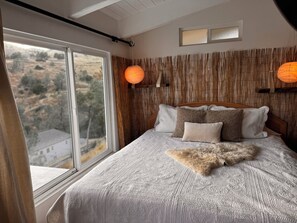 2 bedrooms, iron/ironing board, WiFi, bed sheets - Lake Haus 59 : Family-friendly 2bed/2ba, Full Kitchen + Lake View Deck (Friant)