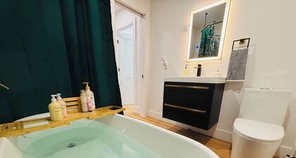 Newly Remodeled Modern 2bdrm•Workers Welcome• Soaker Tub