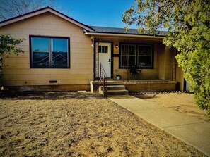 Exterior - Newly Remodeled Modern 2bdrm•Workers Welcome• Soaker Tub (Big Spring)