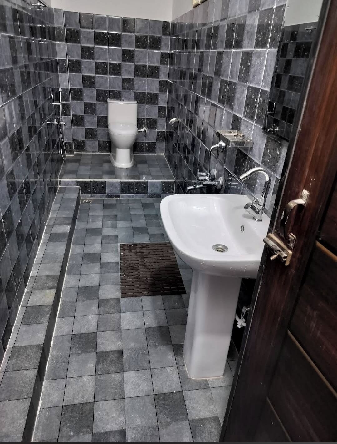 Habitación cuádruple, balcón, vistas a la colina | Baño