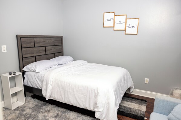 2 bedrooms, desk, iron/ironing board, WiFi - 2 bedroom apartment in a quiet area of Newark, near the airport and stores. (Newark)