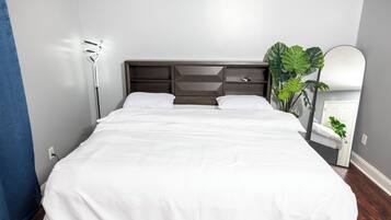 2 slaapkamers, een bureau, een strijkplank/strijkijzer, wifi