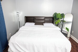 2 bedrooms, desk, iron/ironing board, WiFi - 2 bedroom apartment in a quiet area of Newark, near the airport and stores. (Newark)