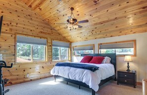 4 bedrooms, iron/ironing board, WiFi, bed sheets