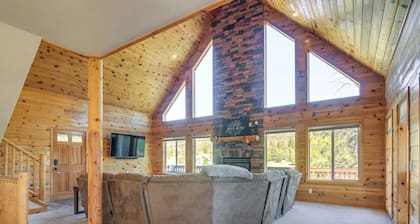 Spacious 3-bedroom cabin in beautiful Alton with AC