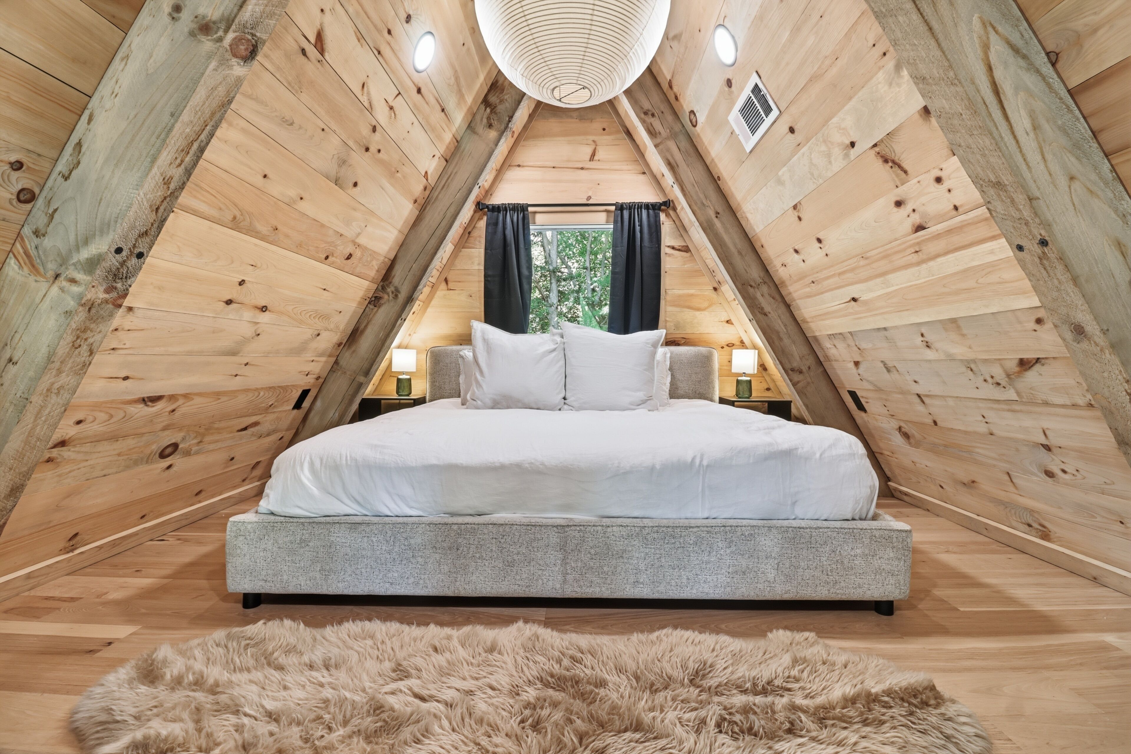 2 bedrooms, iron/ironing board, travel cot, free WiFi