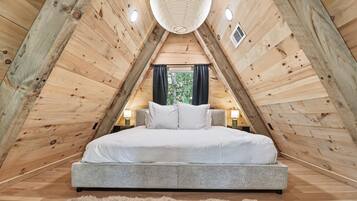 2 bedrooms, iron/ironing board, travel cot, free WiFi