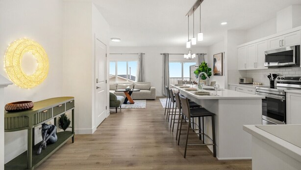 Private kitchen - Mountain View Retreat with Two King Beds and Full House (Cochrane)