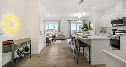 Mountain View Retreat with Two King Beds and Full House