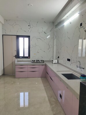 Private kitchen - Family-Friendly 2BHK Homestay with All Amenities (Udaipur)