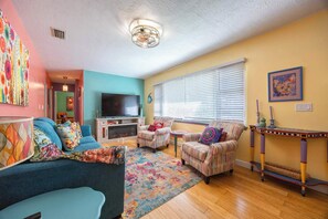 Living area - The Purple Picket Bungalow – Whimsical Cocoa Escape (Cocoa)