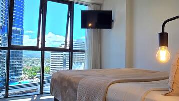 1 bedroom, in-room safe, desk, iron/ironing board