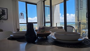 Dining - Broadbeach Business or Leisure w/ free parking (Broadbeach)