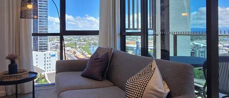 Una Smart TV, libros