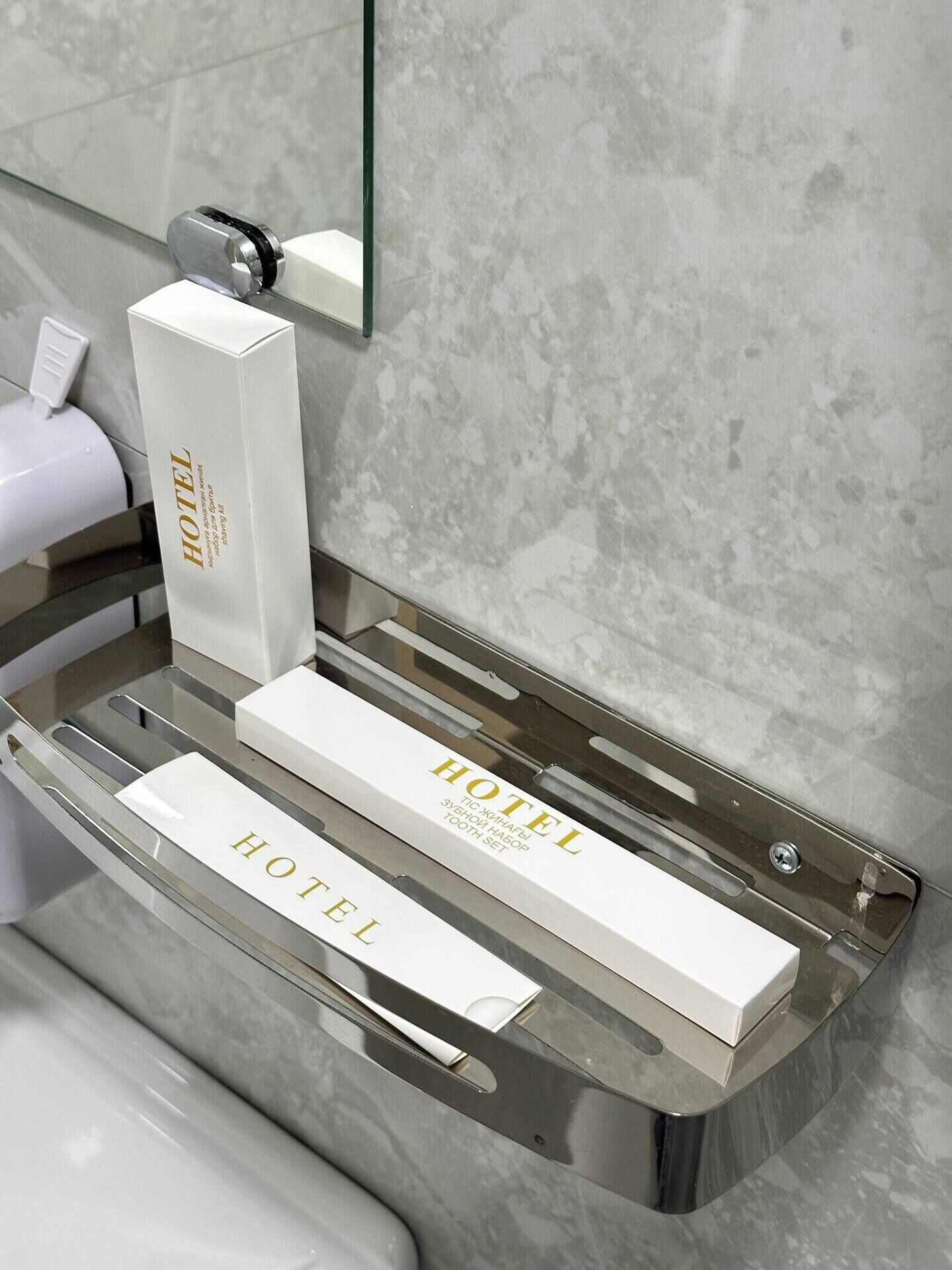 Hårføner, håndklær, såpe og toalettpapir