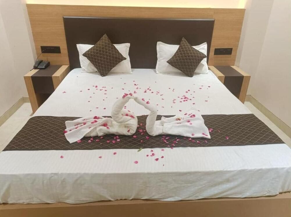 Quarto casal luxo, ar-condicionado | Roupas de cama antialérgicas, escrivaninha, quartos à prova de som