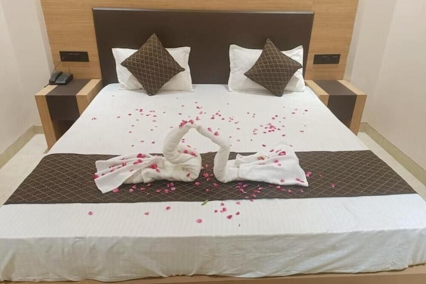 Quarto casal luxo, ar-condicionado | Roupas de cama antialérgicas, escrivaninha, quartos à prova de som