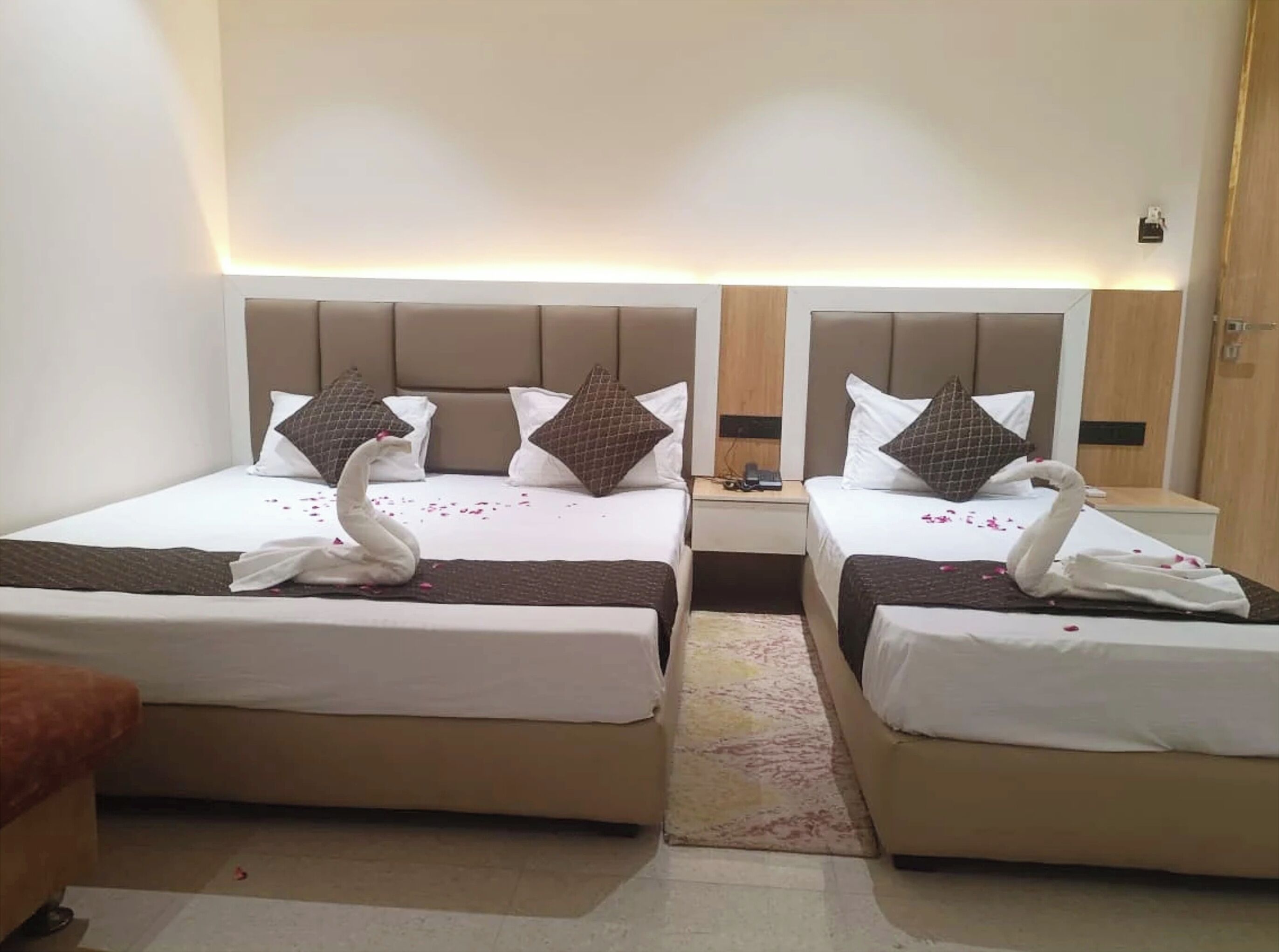 Bộ đồ giường kháng dị ứng, bàn, phòng cách âm 