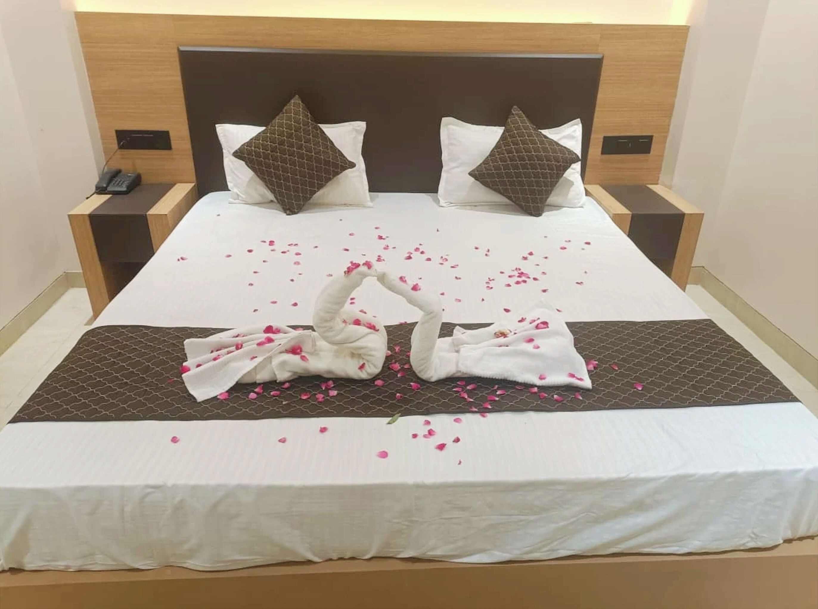 Phòng đôi Deluxe | Bộ đồ giường kháng dị ứng, bàn, phòng cách âm 